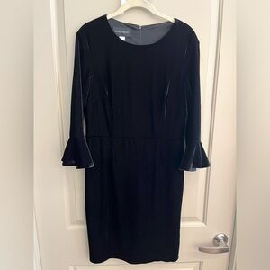 EUC Donna Morgan Bell Sleeve Velvet Dress